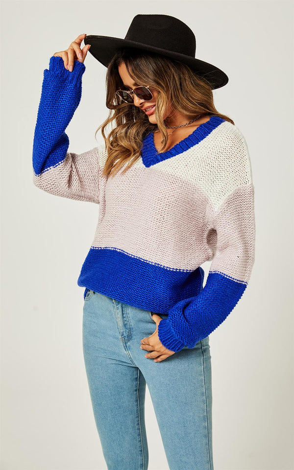 Lockerer Strickpullover in Blockfarben mit Streifen in Blau und Weiß