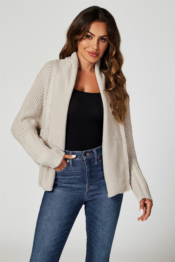 Grob plissierter Oversize-Cardigan in Beige