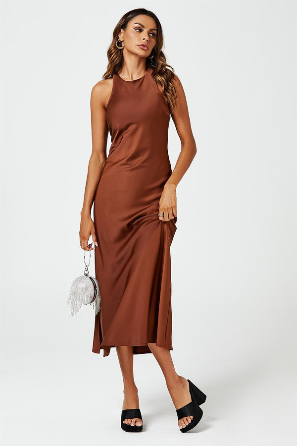 Schmal geschnittenes Midikleid aus Satin in Braun