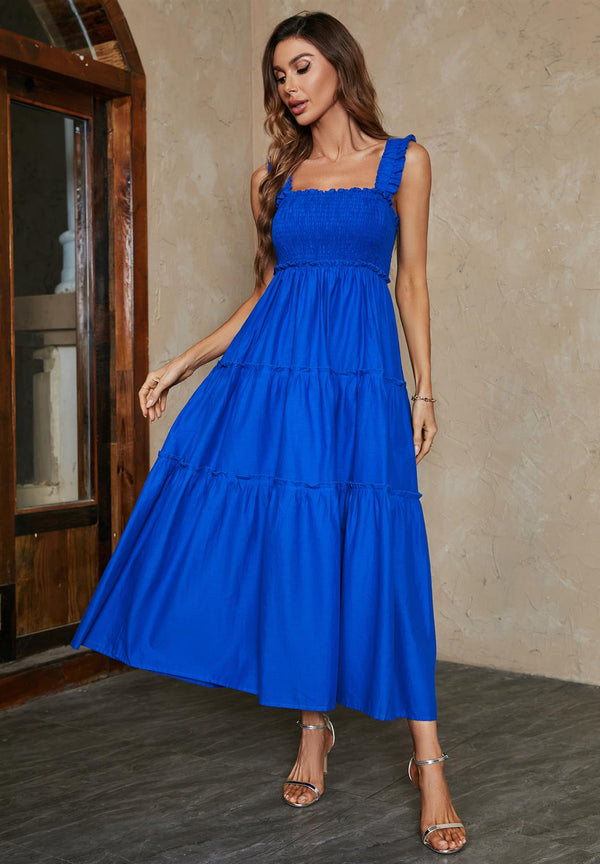 Blaues Maxikleid mit Stufendetail