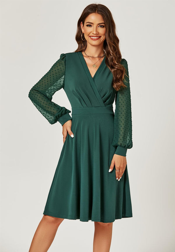 Langes, plissiertes Midikleid mit Chiffonärmeln in Dunkelgrün
