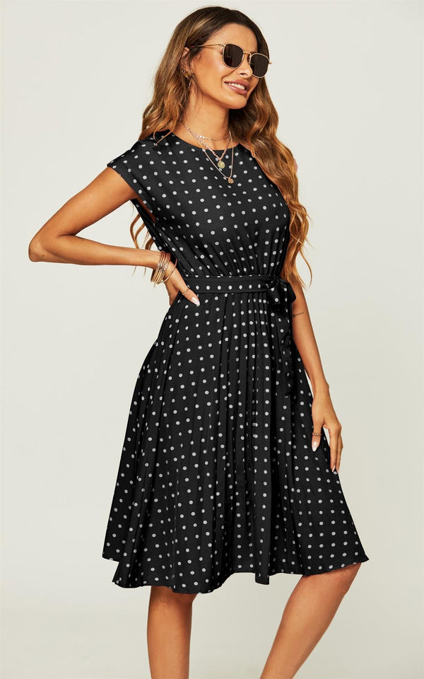 Ärmelloses Midikleid mit Plissierung und Punkten in Schwarz