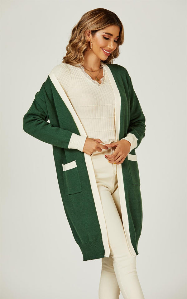 Cremefarbene, gestreifte Strickjacke in Grün