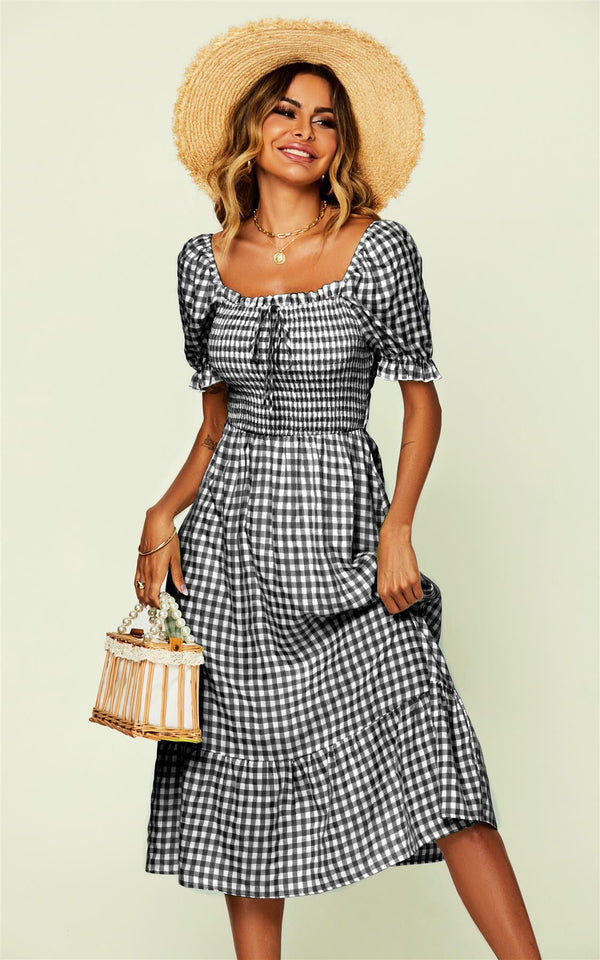 Bardot-Midikleid mit Rüschenbesatz und Bindegürtel in Schwarz mit Vichy-Muster