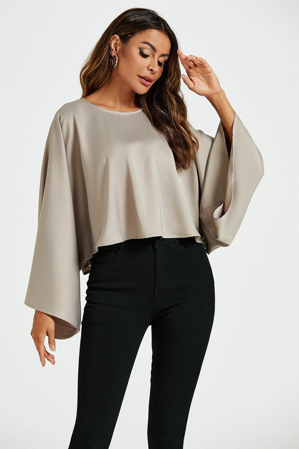 Locker sitzendes, kurzes Satin-Top in Nerz