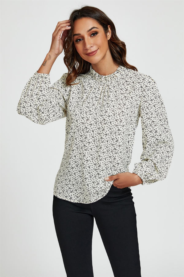 Weißes, hochgeschlossenes Oberteil mit kleinem Blumendruck und Rüschendetail