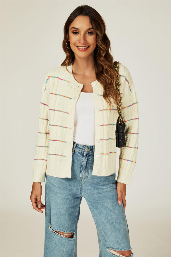 Weiße Strickjacke mit Regenbogenstreifen