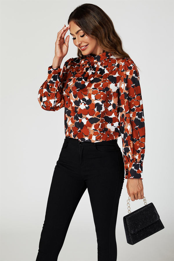 Top met lange mouwen en hoge hals en bloemenprint in roestbruin